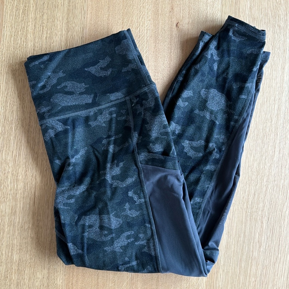 EUC Camo Fabletics POWERHOLD 7/8 leggings